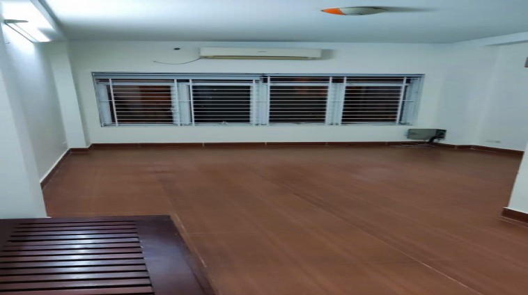 Cho Thuê nhà phố ngõ oto, kinh doanh phố Thái Thịnh, Đống Đa,  36m2 -2,5 Tầng -  MT 3,2m - Giá 10,5tr